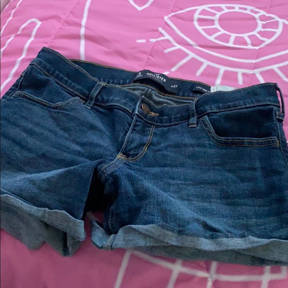 hollister dark wash jean shorts size: 5 (27)